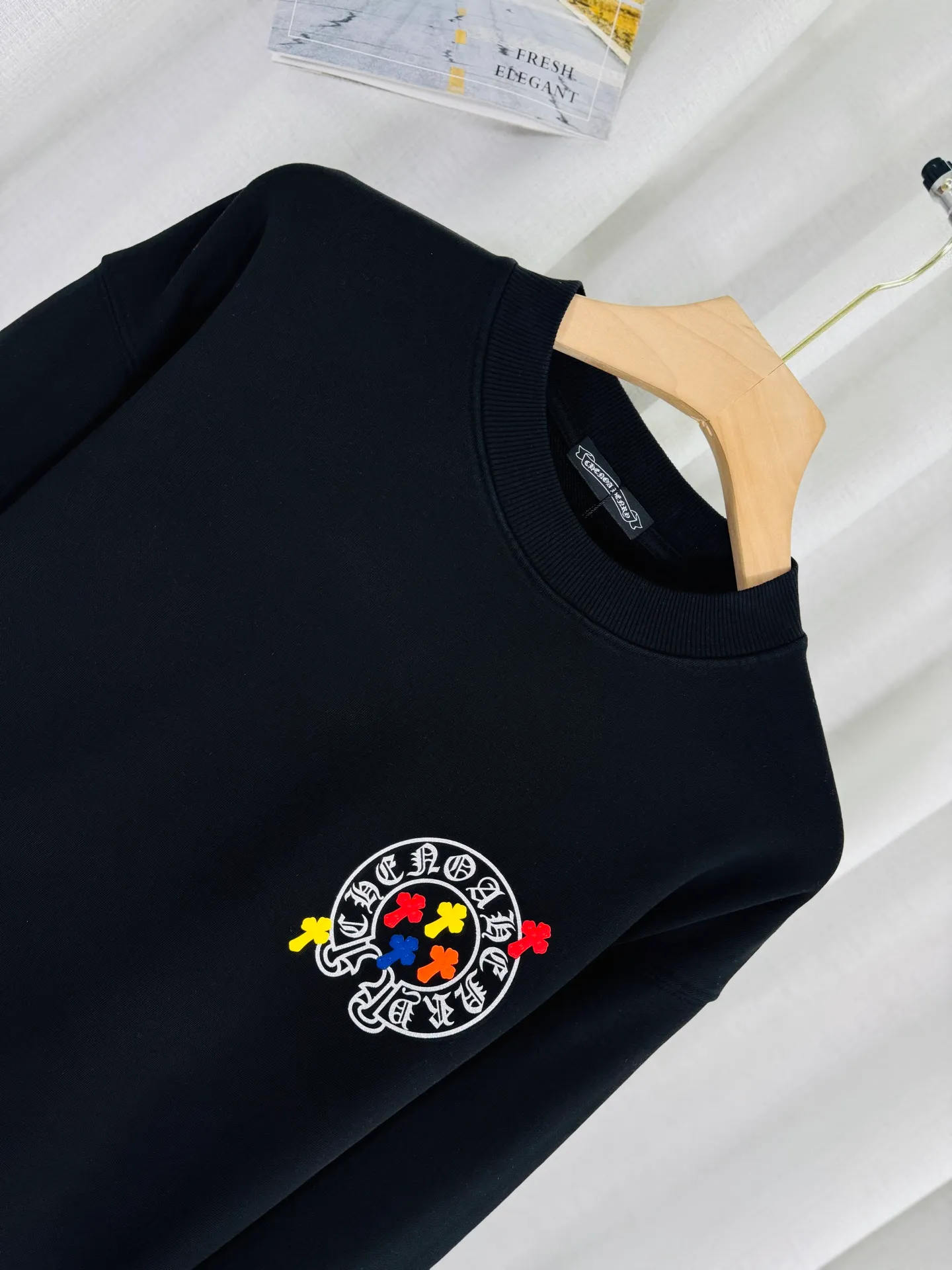 P250 top version, real shot without P, ​​different from market currency) 𝗖𝗵𝗿𝗼𝗺𝗲 𝗛𝗲𝗮𝗿𝘁𝘀/Cro Heart 2025 washed patch embroidery autumn and winter new original single counter American laser burnt 3D three-dimensional color embroidered couple casual sweatshirt 👑The highest version! Customized fabric 420g tripe terry fabric! American acid-washed and distressed original fabric laser burnt ✟appliqué embroidery and exquisite embroidery of letters! The best-selling model in the counter, very comfortable to wear. Accessories: original molded and authenticated collar label➕100% silk wash label. Genuine purchase-grade original hangtag➕matching hanging rope➕3D hanging beads➕original packaging bag. Craftsmanship: The original version has consistent wiring! The highest version of the armhole matching technique! Color: Pink Black Size: S M L XL Style No.: 9316